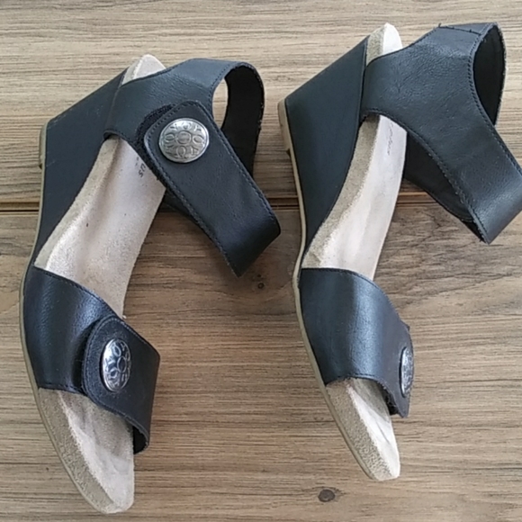 Black Wedges size 8.5 Comfort Plus - Picture 5 of 6